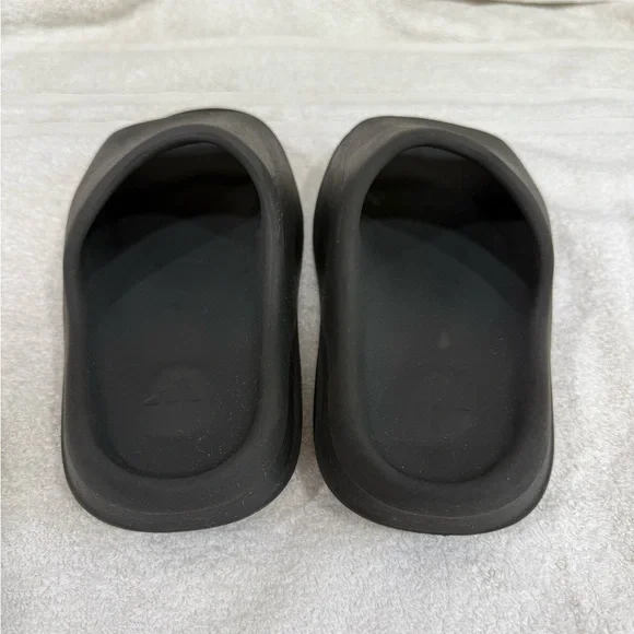 Kids Size 4 Youth Yeezy Onyx Black Slide Sandals - Picture 4 of 10